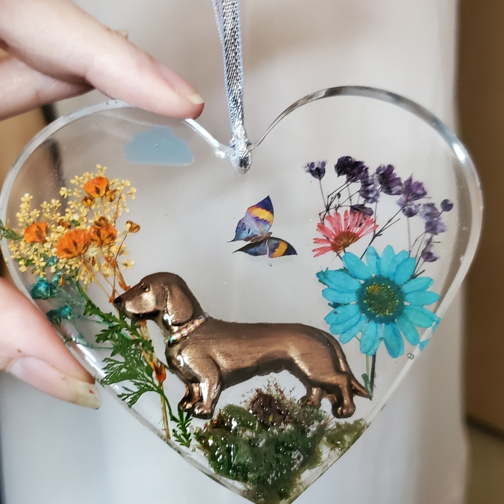 Resin Pressed Flower Heart Shaped Catcher/Ornament - Picture 2 of 6